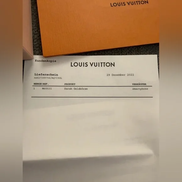 Louis Vuitton Sarah Wallet - Picture 2 of 10